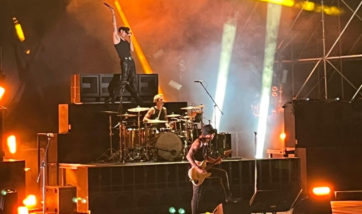 Il De Rosis come Thory: Achille Lauro accende Rossano con il suo concerto-rave