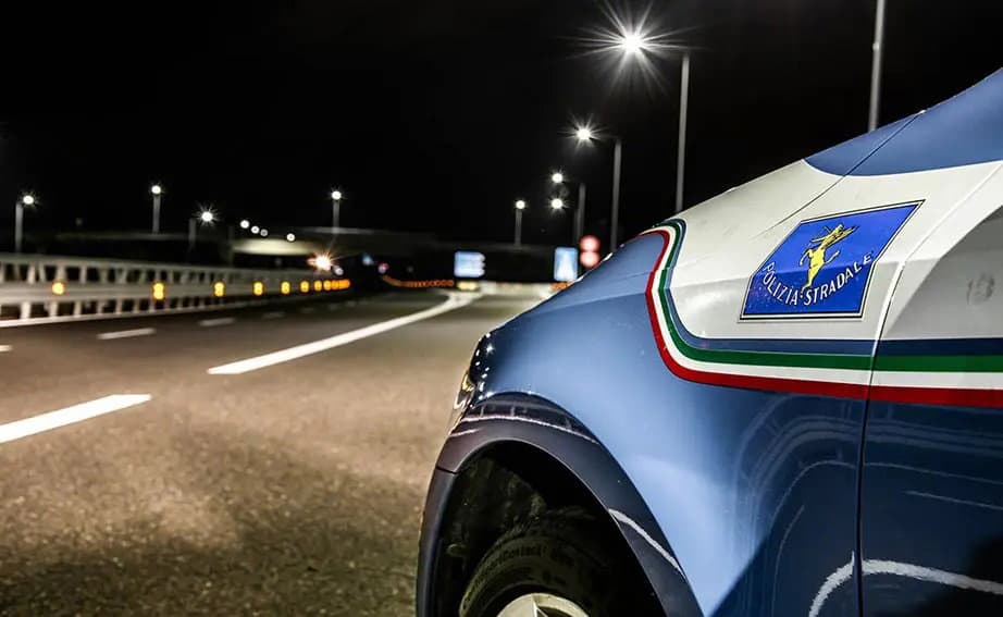 Smaltimento rifiuti nelle officine, raffica di controlli (e sanzioni) da parte della PolStrada