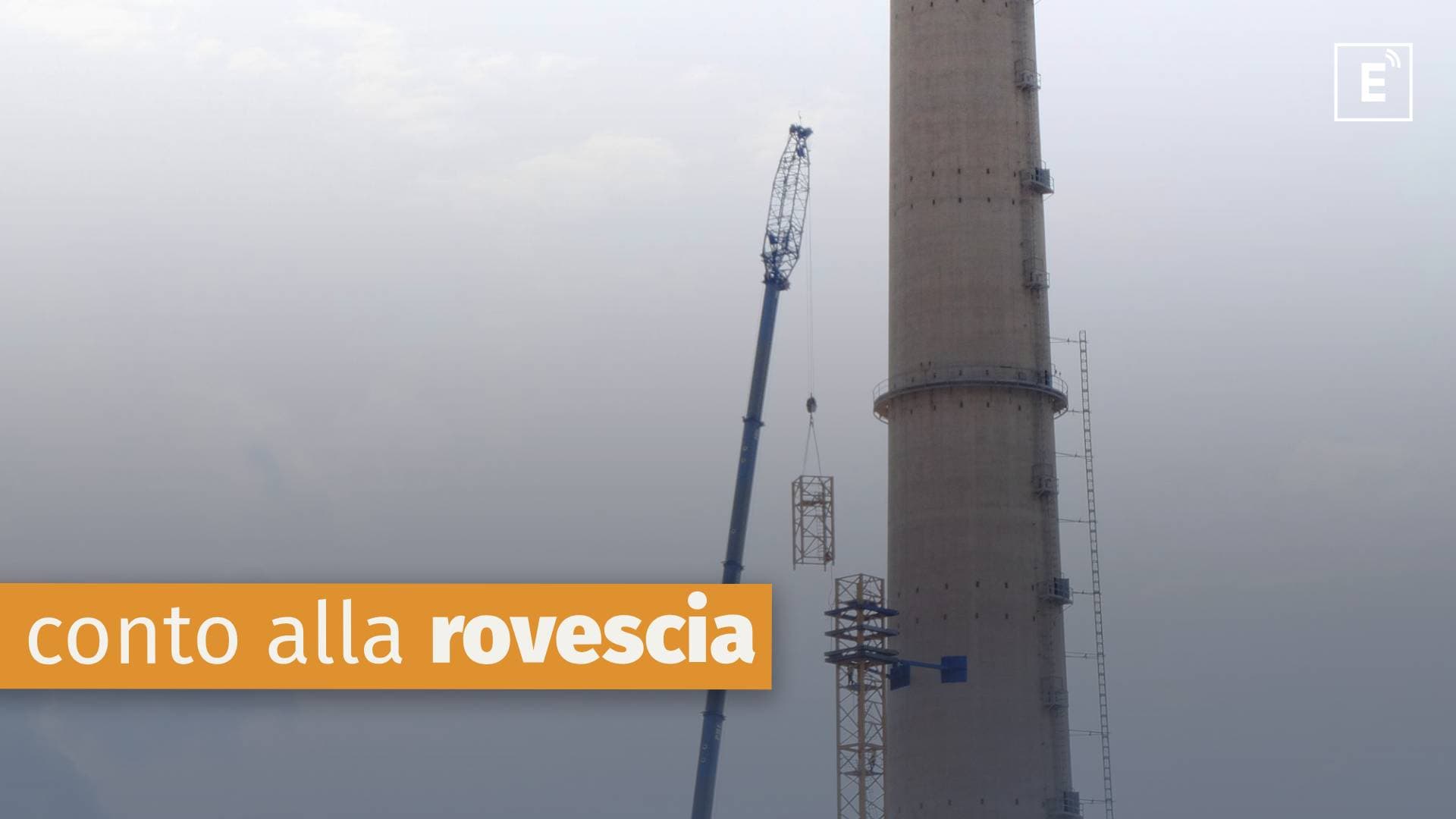Addio alle ciminiere dell'Enel: partita stamani la fase di demolizione delle due torri camino
