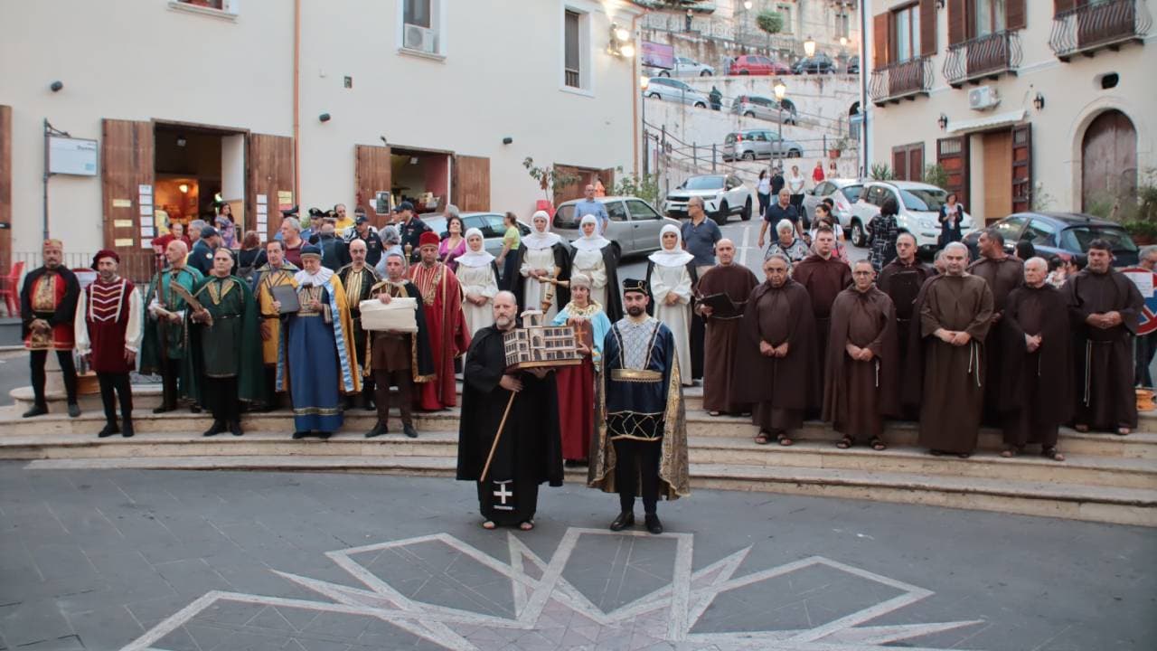 Emozioni e trasporto per il corteo storico dedicato a San Nilo