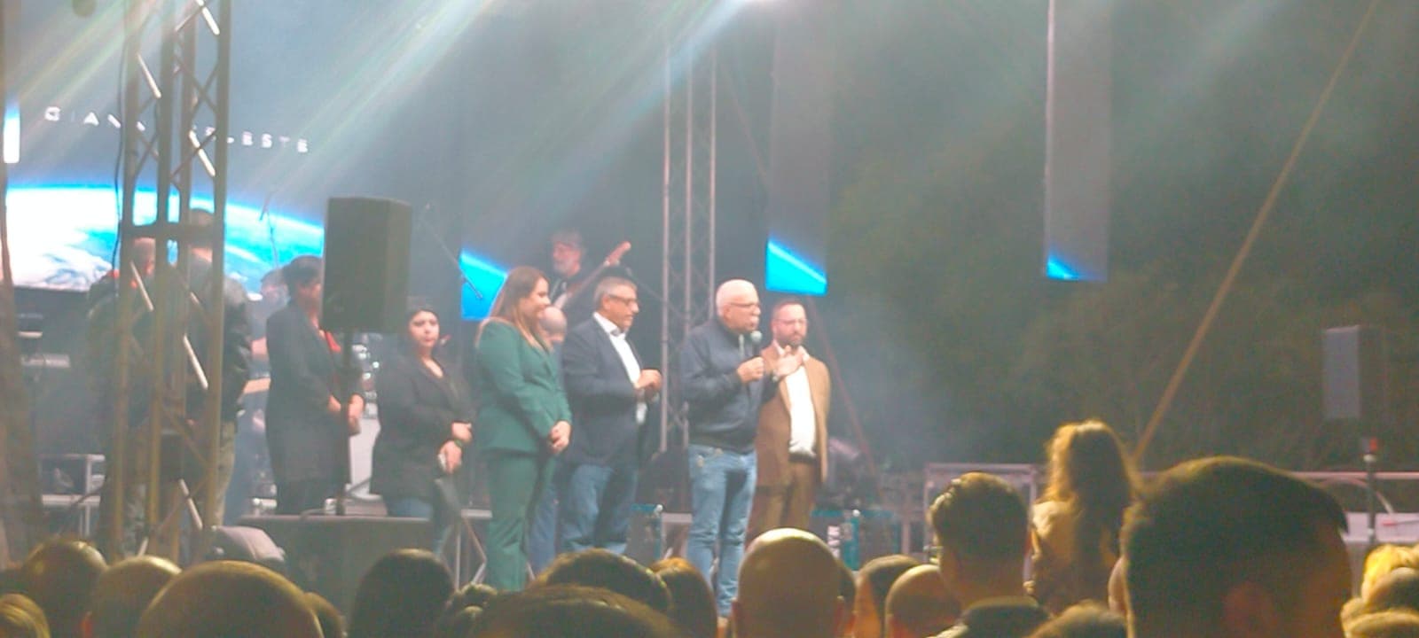 Arriva Gianni Celeste per la festa di Lattughelle, il parroco costretto a un sermone straordinario