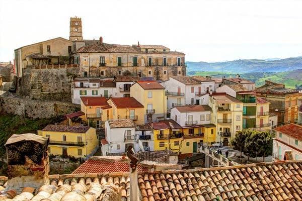 A Crosia «è in corso un tentativo di imbavagliare le minoranze»