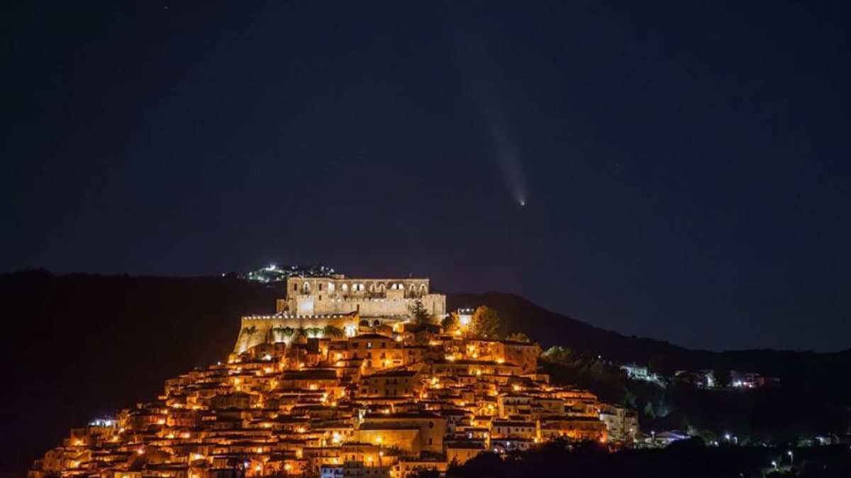 Lo spettacolo della Cometa incanta il Nord Est della Calabria: tutti con il naso all'insù