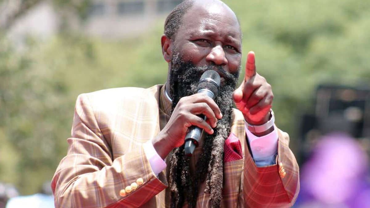 A Co-Ro cresce l'attesa per l'arrivo del "profeta" David Owuor