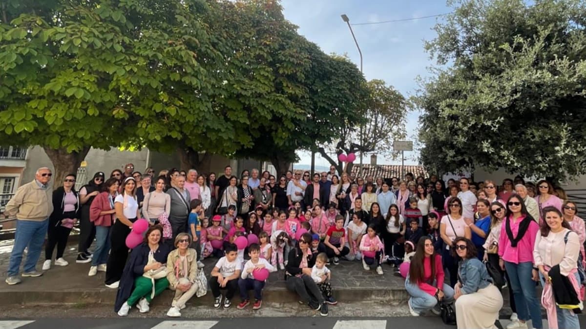Frascineto scende in piazza per la "Camminata in Rosa"
