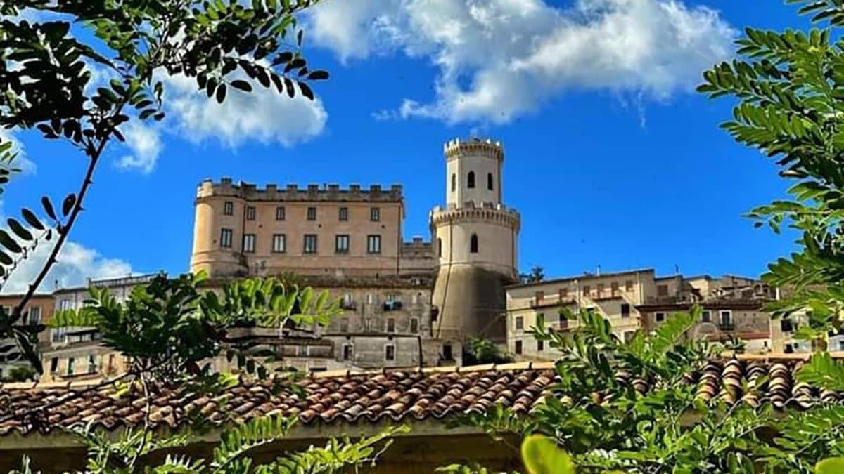 "Ode al Castello Ducale di Corigliano" di Gennaro Mercogliano