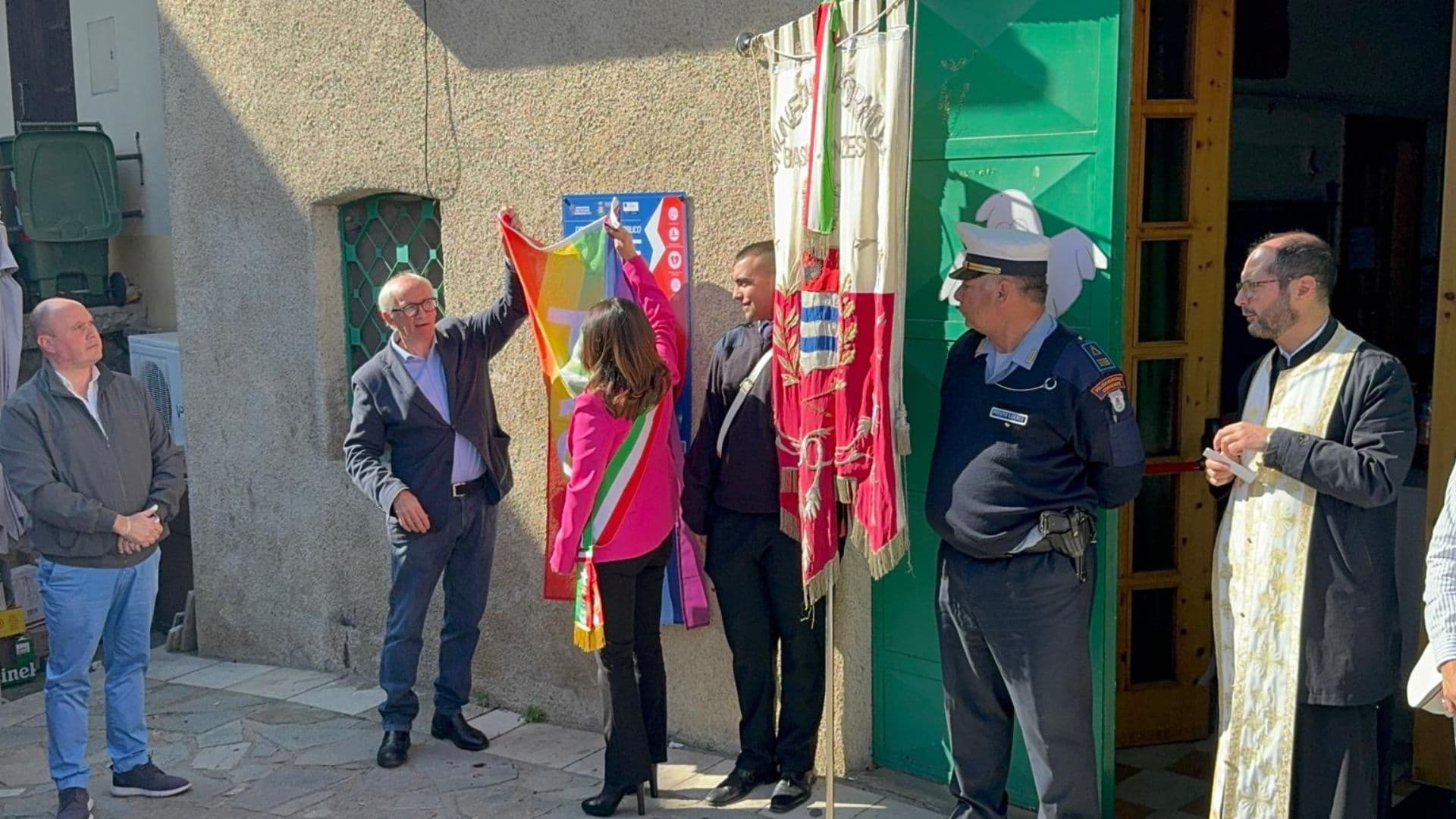 L'associazione "Matarangolo" dona al comune di Acquaformosa un defibrillatore
