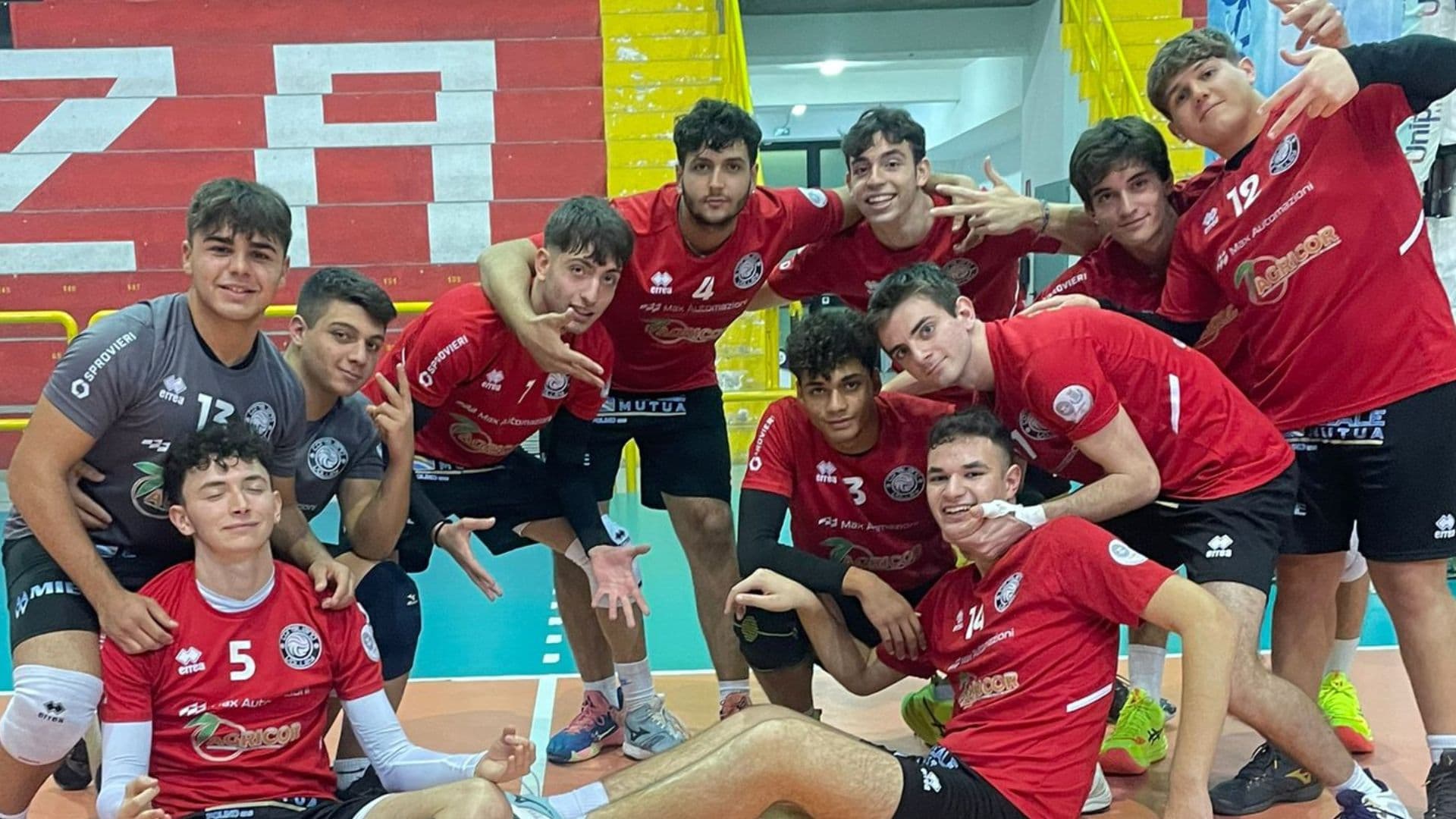 VOLLEY - Prima gara Under 19, vittoria schiacciante per la Corigliano Volley contro l'Abvt Cosenza