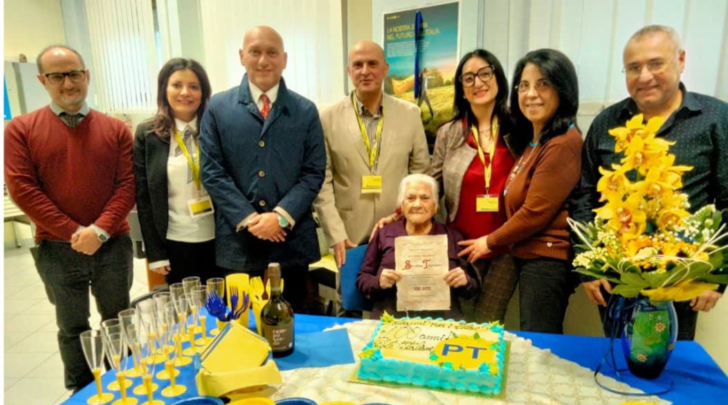 Poste festeggia i 100 anni di Serafina, la nonna smart di Corigliano-Rossano