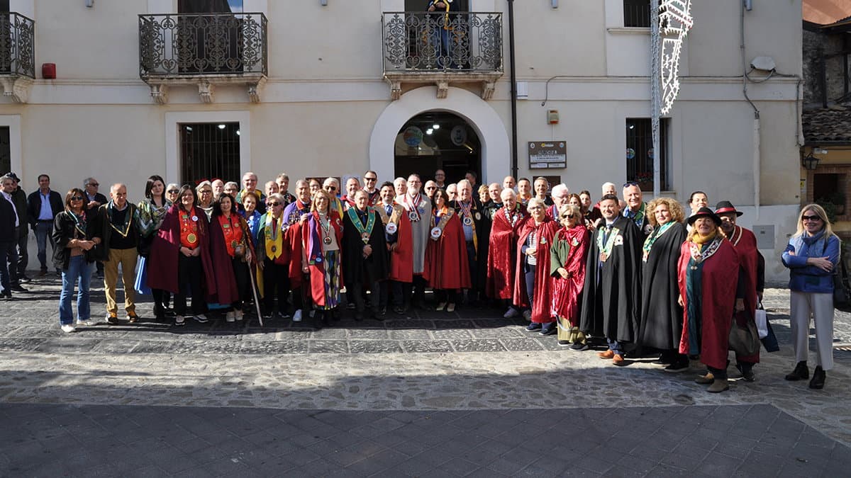 I cultori dell’enogastronomia italiana si riuniscono a Cariati per il debutto della "Pignata"