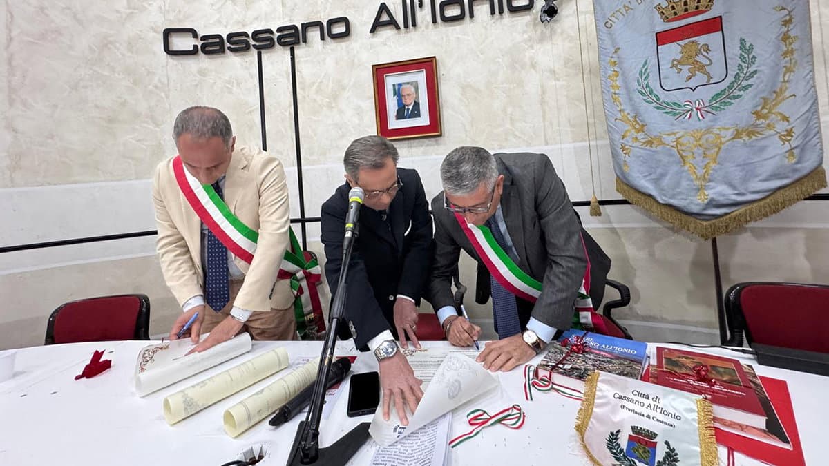 Cassano Jonio stringe un patto di amicizia con Procida per le buone pratiche