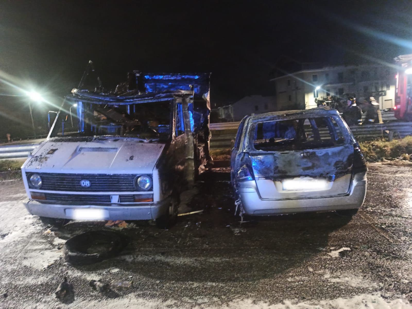 Incendio a Frasso: auto e camper distrutti. Si presume il dolo
