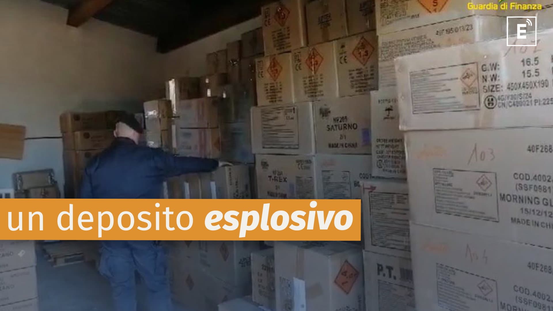 Sequestrate 15 tonnellate di Fuochi d'Artificio "Bomba" a Corigliano-Rossano | FOTO E VIDEO