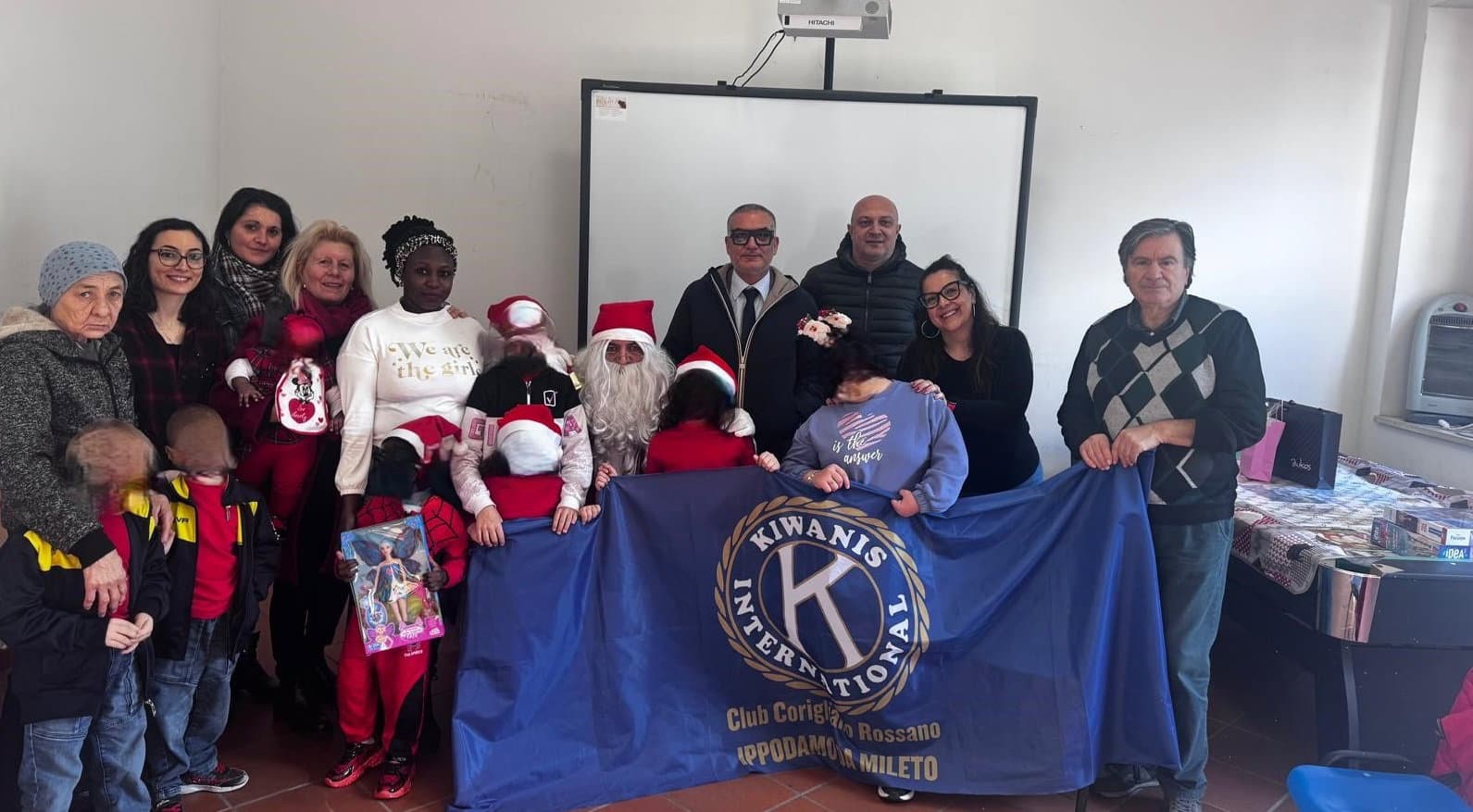 Il KC Corigliano Rossano Ippodamo da Mileto consegna i doni natalizi
