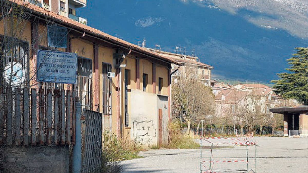 Castrovillari, autostazione semi abbandonata: tra capannoni vetusti e pensiline da rinnovare