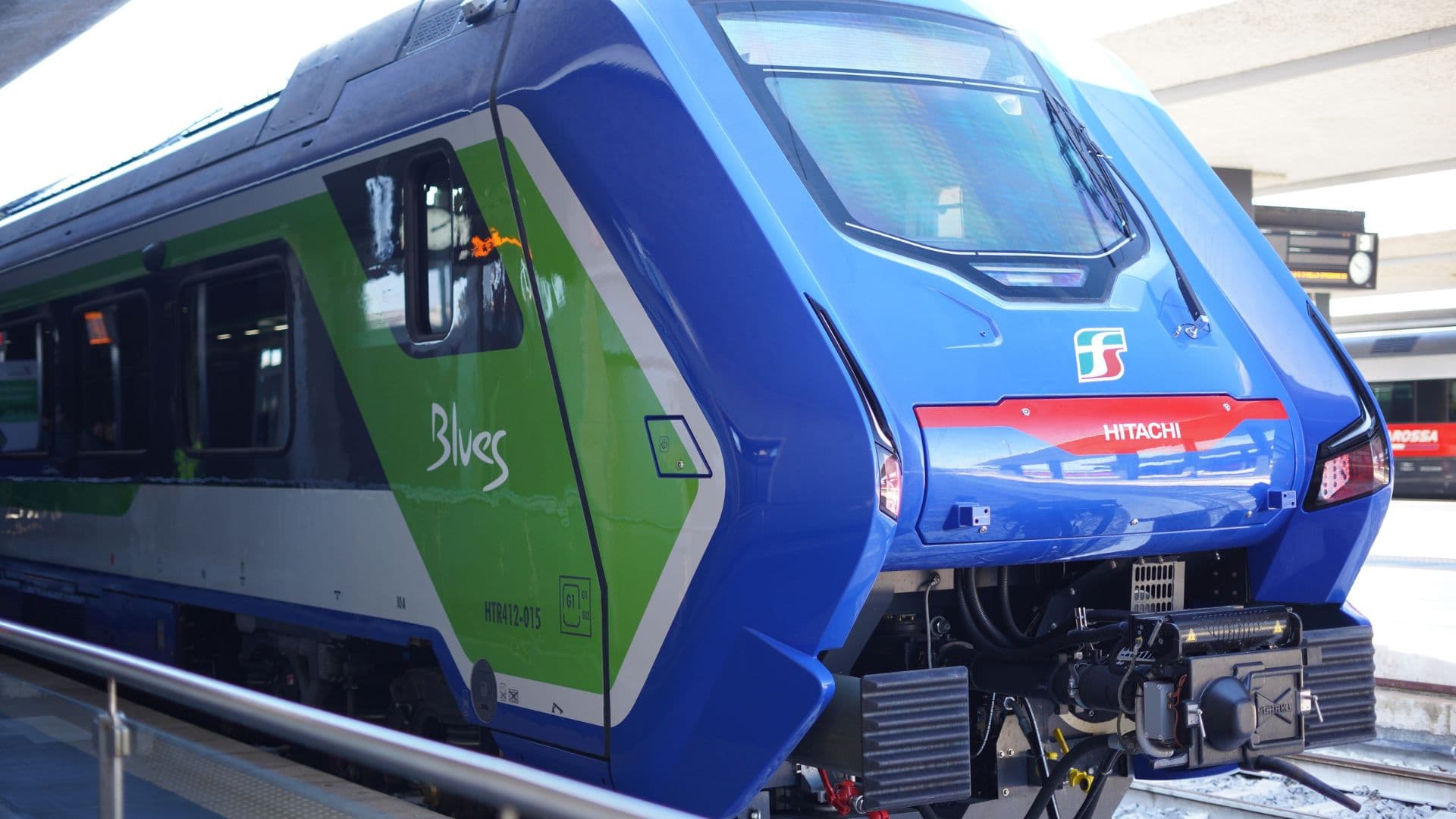 Nel 2025 in arrivo in Calabria sei nuovi treni ibridi