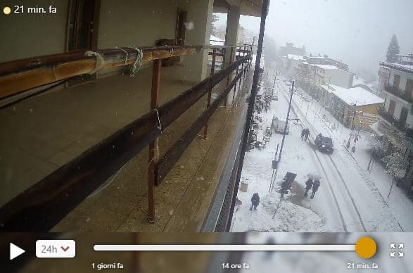 Nevica a Camigliatello e su tutta la Sila... Ecco la live web dalle principali località