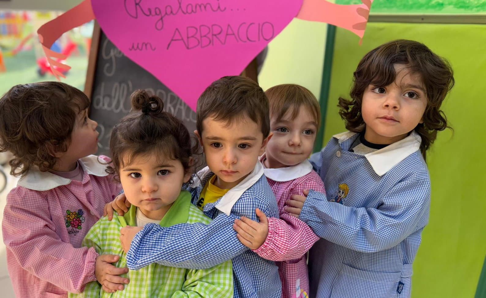 Educazione all’emotività: i bambini della Magnolia celebrano la giornata dell’abbraccio