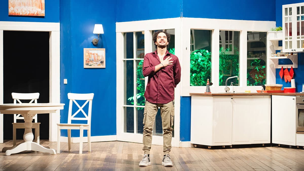 Luca Attadia alla conquista del Teatro Manzoni di Roma con "La ciliegina sulla torta"