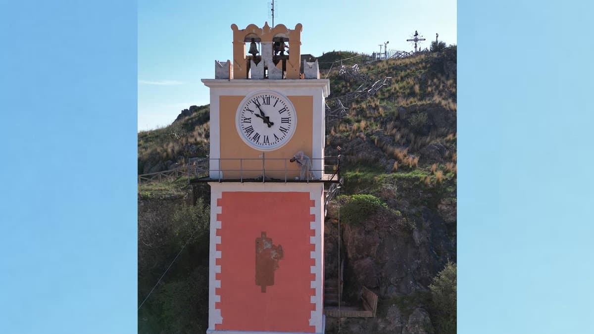 Cassano, il fascio littorio resta sulla Torre dell’Orologio