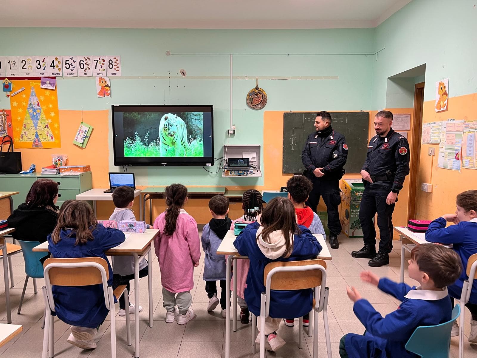 I Carabinieri della Forestale incontrano gli studenti del Pollino