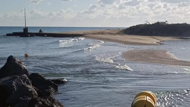 Laghi di Sibari, il canale è di nuovo occluso: intervento record dell'Amministrazione Comunale