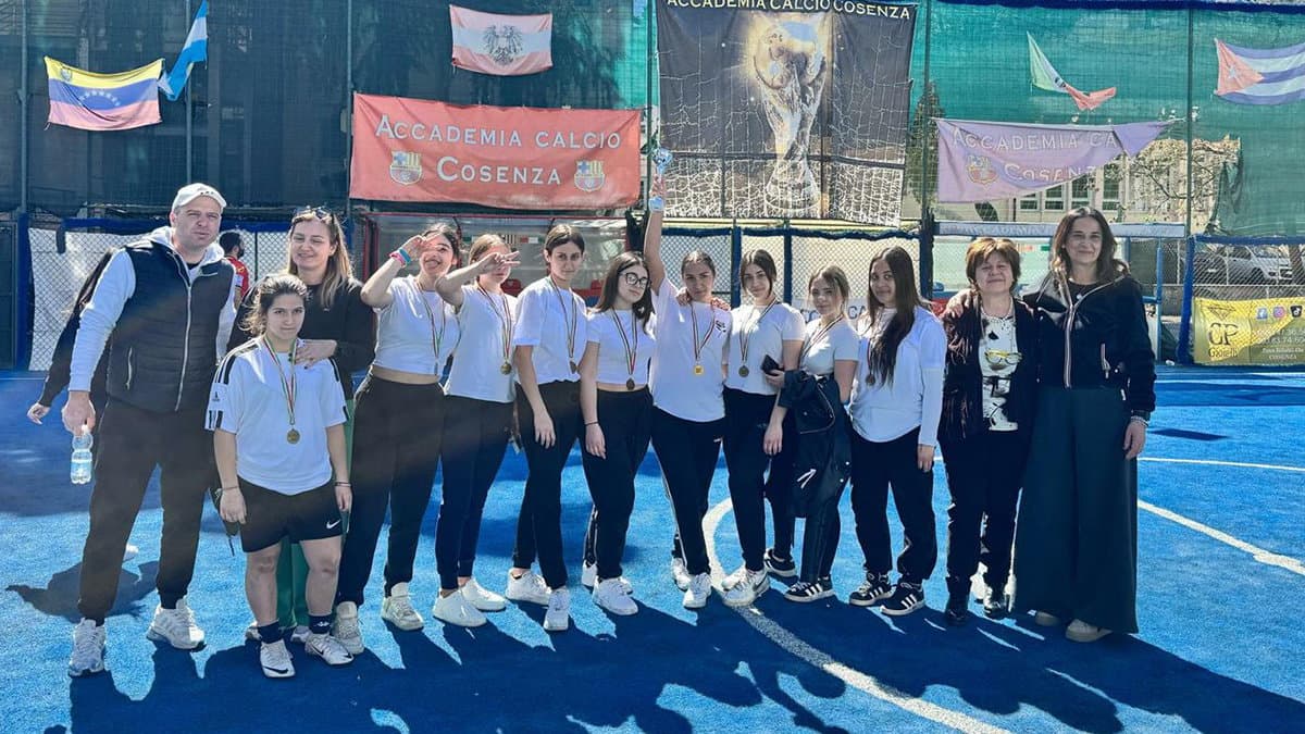 Campionati studenteschi, le ragazze del Majorana trionfano nel calcio a 5. Ecco i nomi
