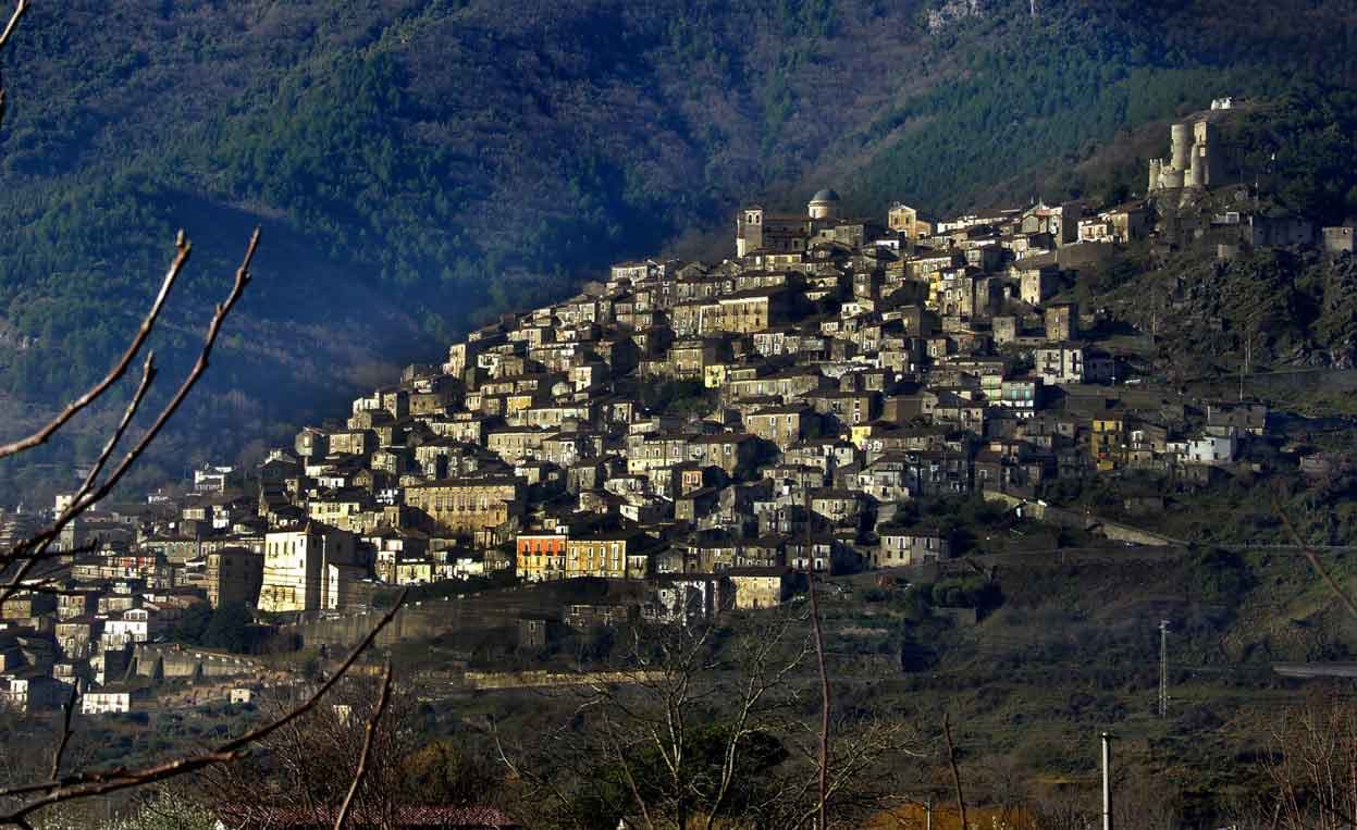 Castrovillari si prepara per il Pollicino Book Fest 2025
