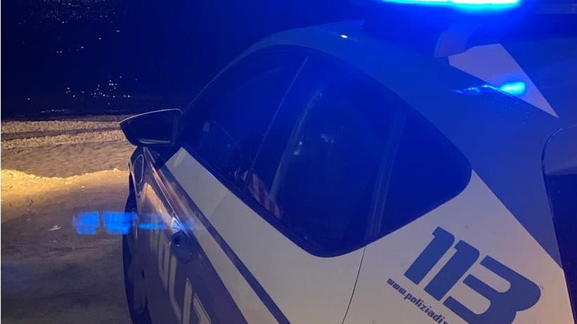 Il cadavere di un uomo ritrovato lungo gli argini del Cino