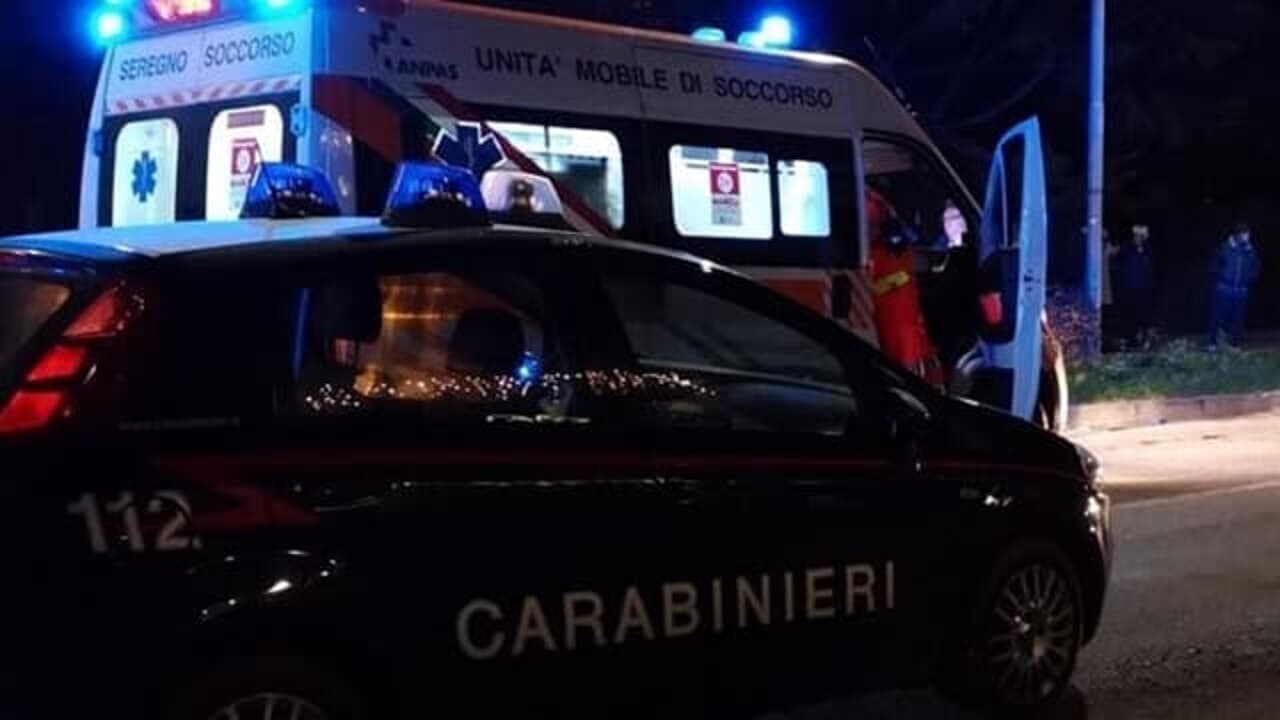 Notte ad altissima tensione, donna fa due incidenti in successione e poi finisce in ospedale