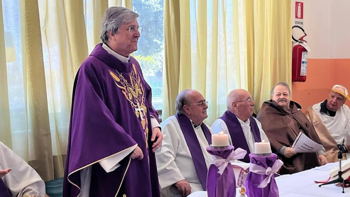 Roseto Capo Spulico, Savino abbraccia i nonni della casa protetta "Villa Azzurra"
