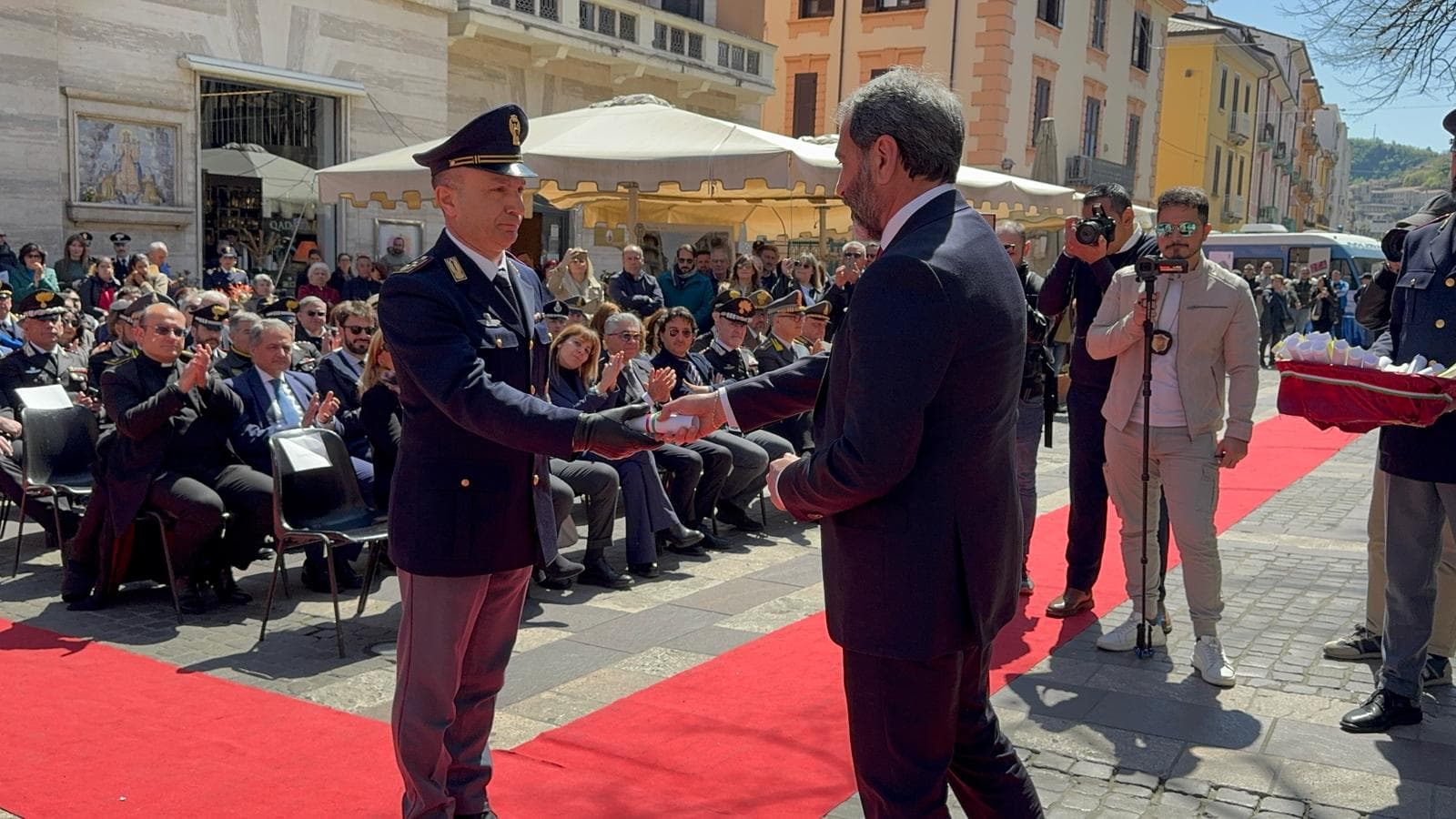 Smantellò rete internazionale della droga, onorificenza per l'Ispettore Capo Roberto