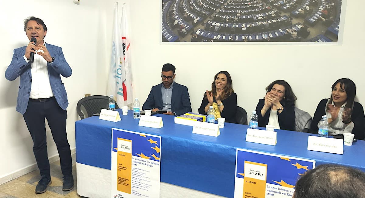 Tridico apre una sede del M5S a Scala Coeli: «Questa è la casa del Popolo»