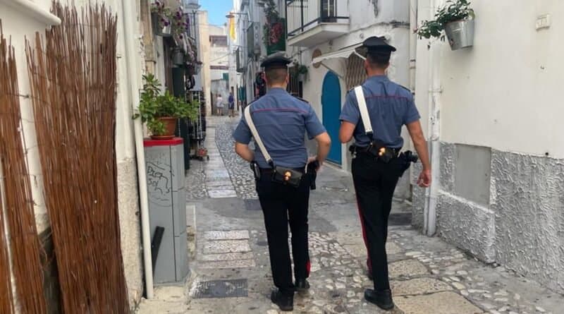 Beccato dai carabinieri con 11 dosi di cocaina nel cuore del centro storico di Rossano