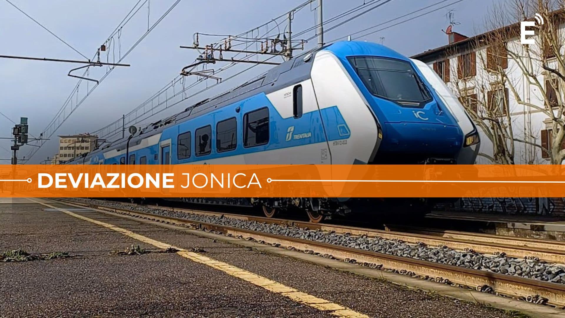 L'Alto Jonio fiuta l'occasione e "aggancia" gli aeroporti con l'unico treno disponibile
