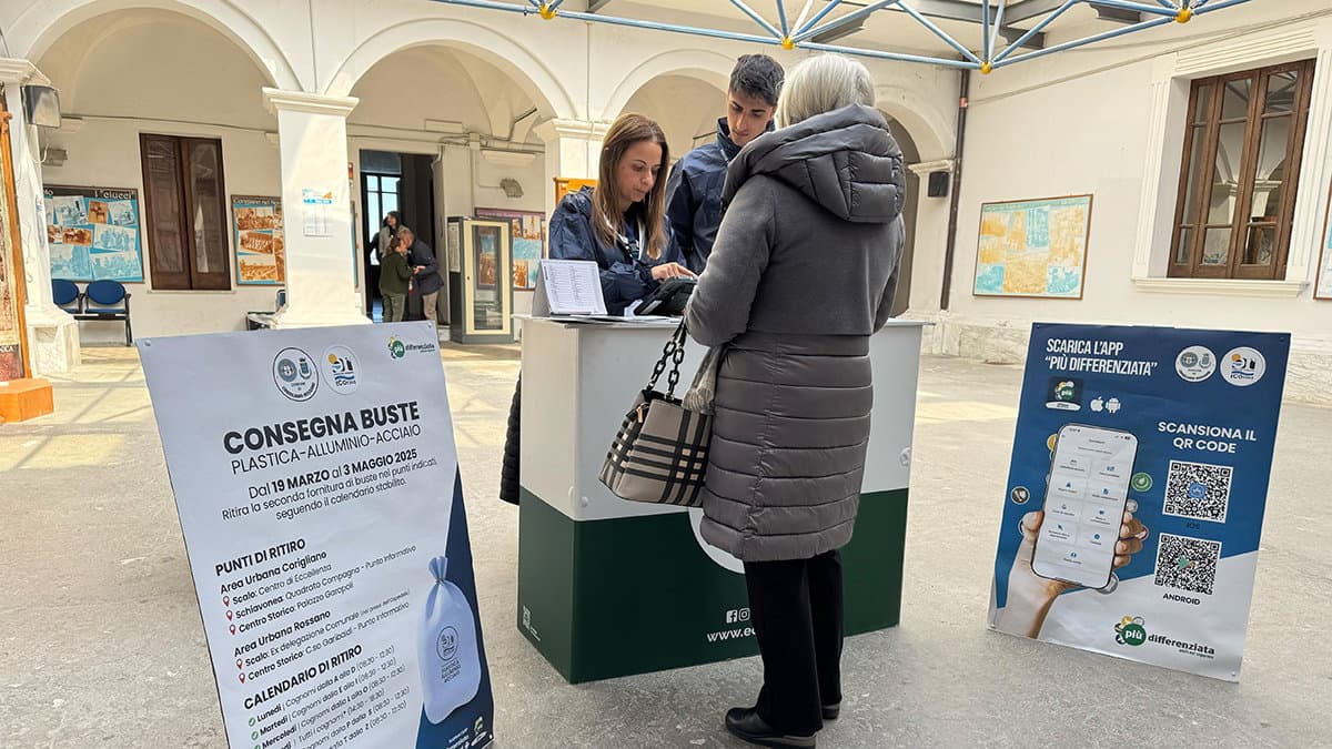 Raccolta differenziata a Co-Ro, i cittadini possono ritirare le buste entro il 3 maggio