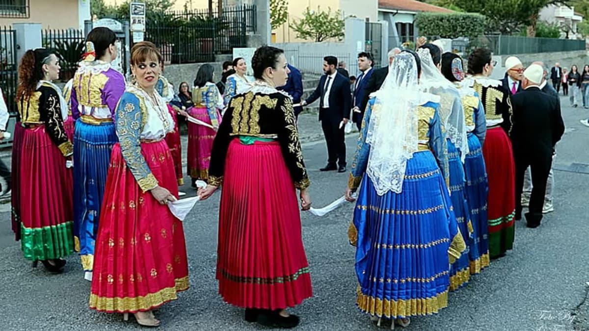 Tradizioni, le Vallje di Frascineto hanno incantato turisti e visitatori