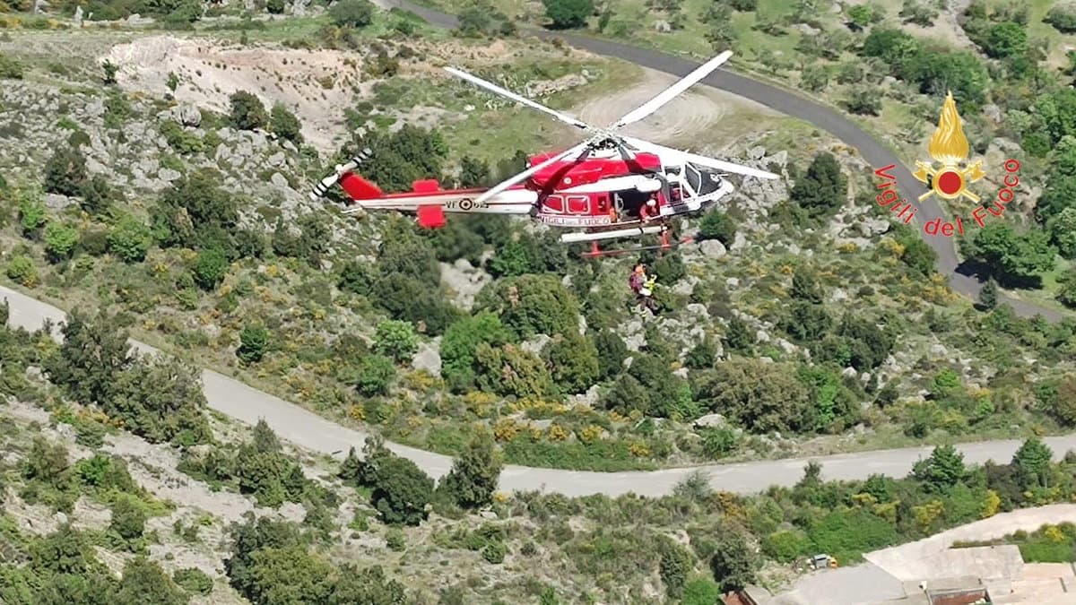 Civita, si infortuna durante la scalata di un costone roccioso: soccorso con l'elicottero