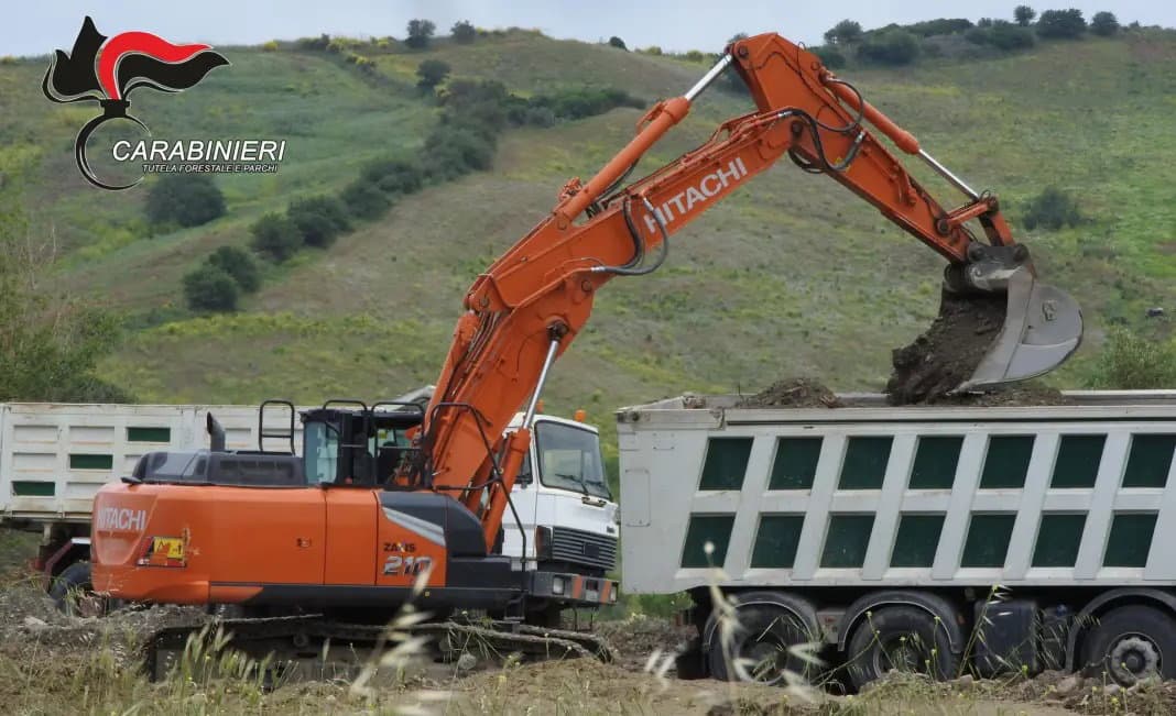 Furto e reinterro di materiale inerte nel fiume Nicà: arrestati un crosiota e due cariatesi