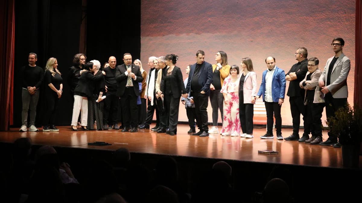 Diversità come ricchezza, a Castrovillari lo spettacolo teatrale “La Vita oltre le dita”