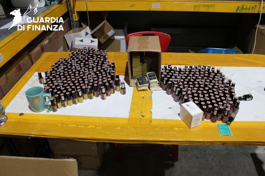Cosmetici killer, maxi sequestro della GdF nell'Alto Jonio cosentino | VIDEO