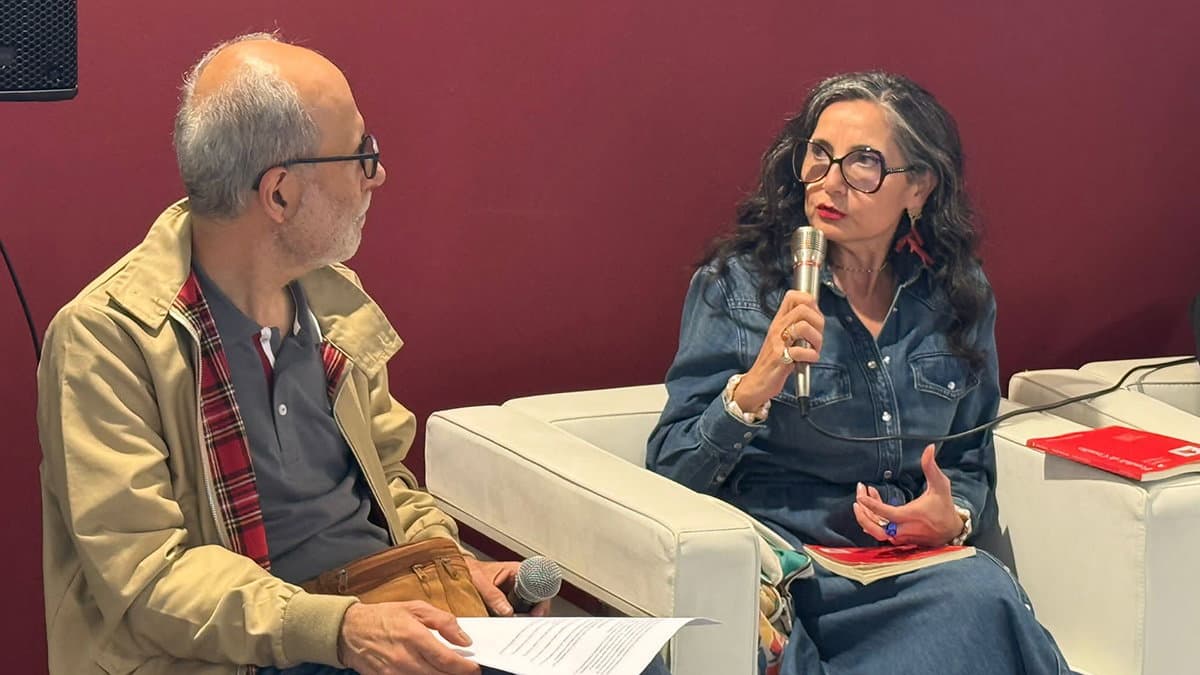 La poetessa rossanese Rossella Scaramuzza conquista il Salone Internazionale del Libro di Torino con "Fondali di Corallo"