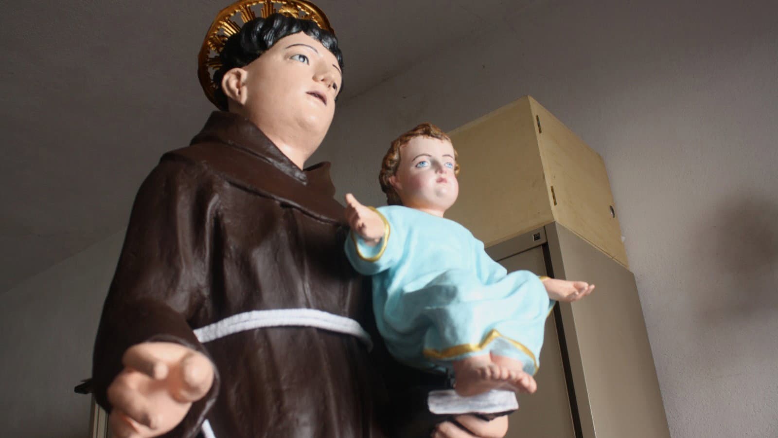 Una mostra fotografica dedicata al restauro della statua lignea di Sant'Antonio