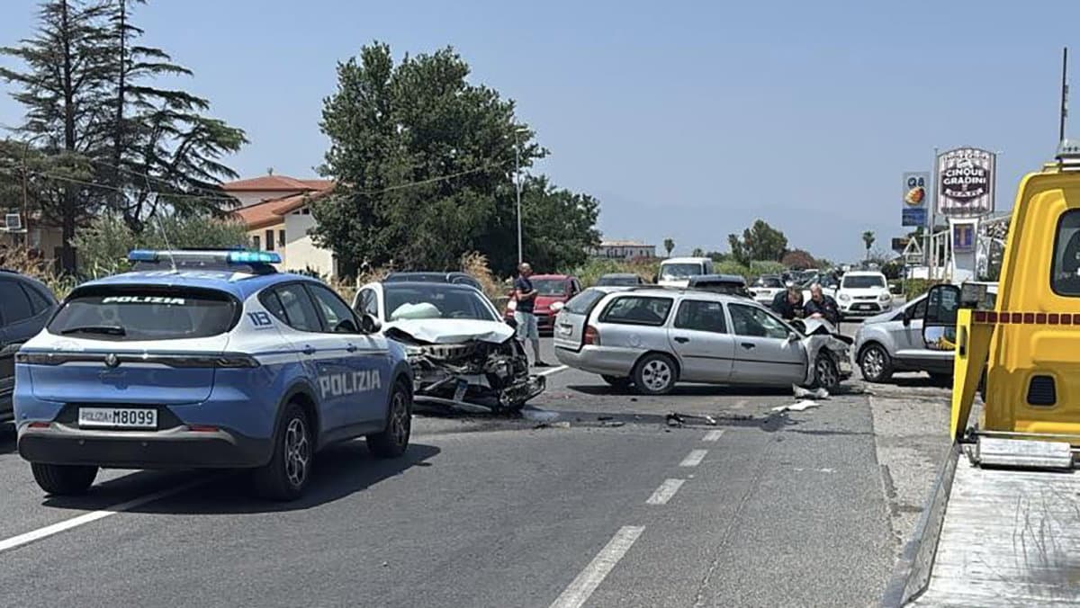 Ancora un incidente sulla Statale 106 nel tratto di Co-Ro: code e rallentamenti