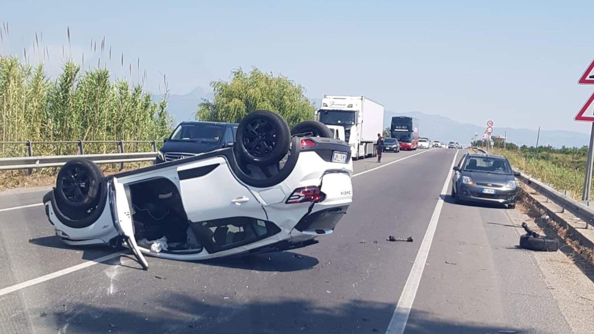 Un altro incidente all'altezza di Torricella: tre mezzi coinvolti