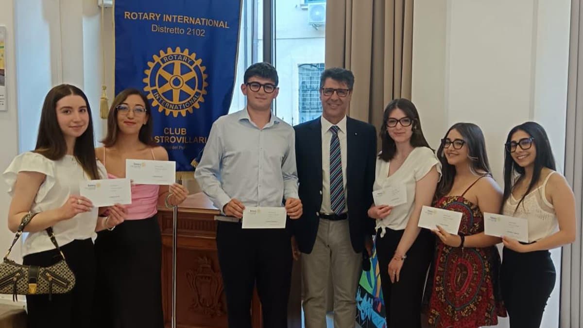 Castrovillari, consegnate le borse di studio "Rotary per i giovani" e salute
