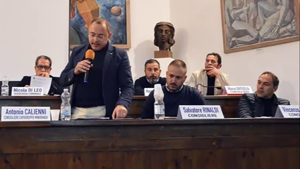 Amendolara, Bilancio sotto accusa: scontro in Consiglio su conti "opachi" e aumento TARI