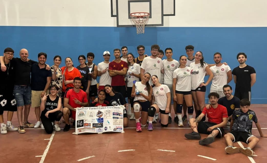 Frascineto, grande successo per il torneo di pallavolo: entusiasmo, sport e comunità Si è concluso con una serata ricca di entusiasmo e partecipazion