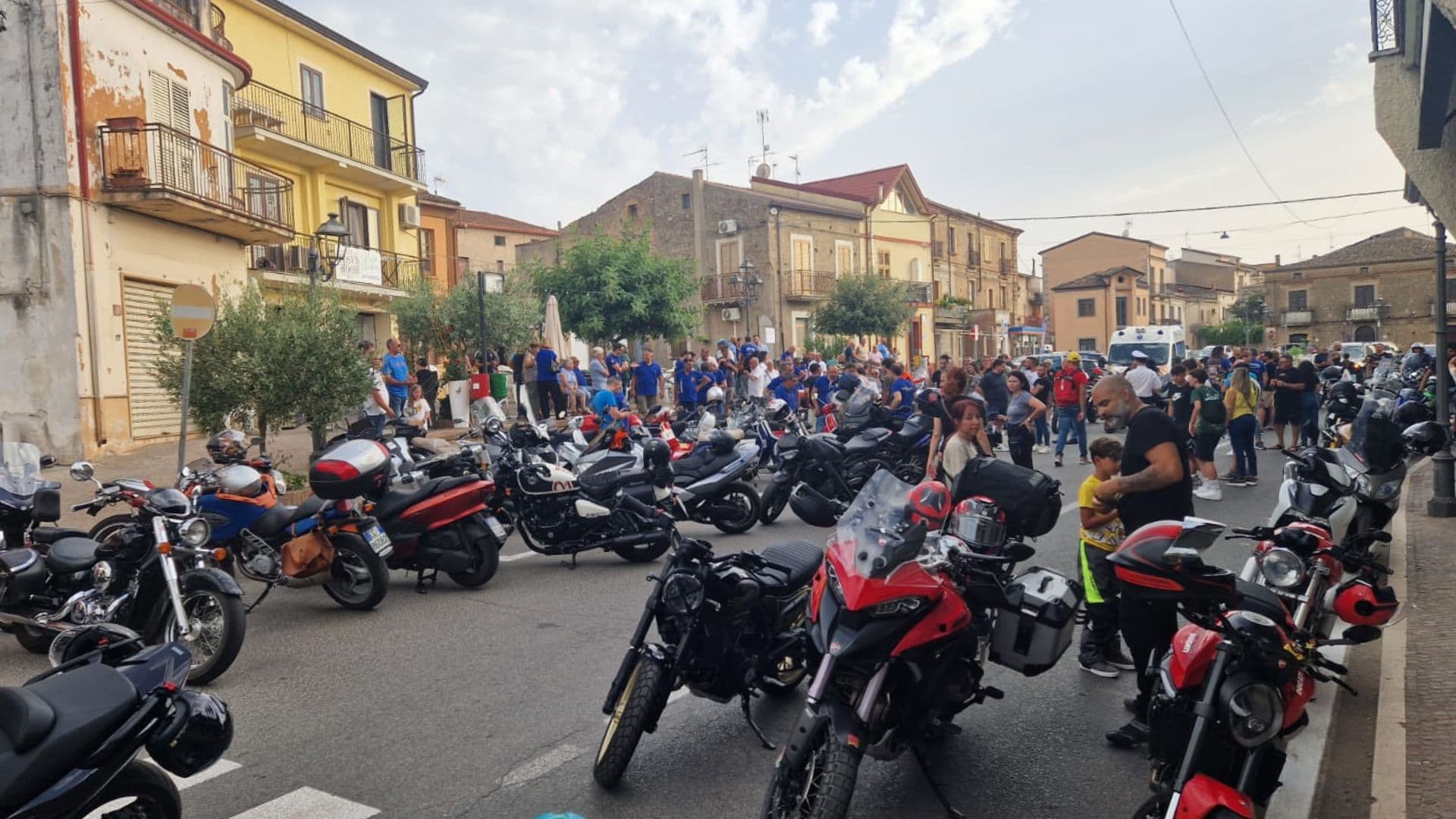 Passione a due ruote: successo a Terranova da Sibari per la 2^ edizione del "Vespa Moto"