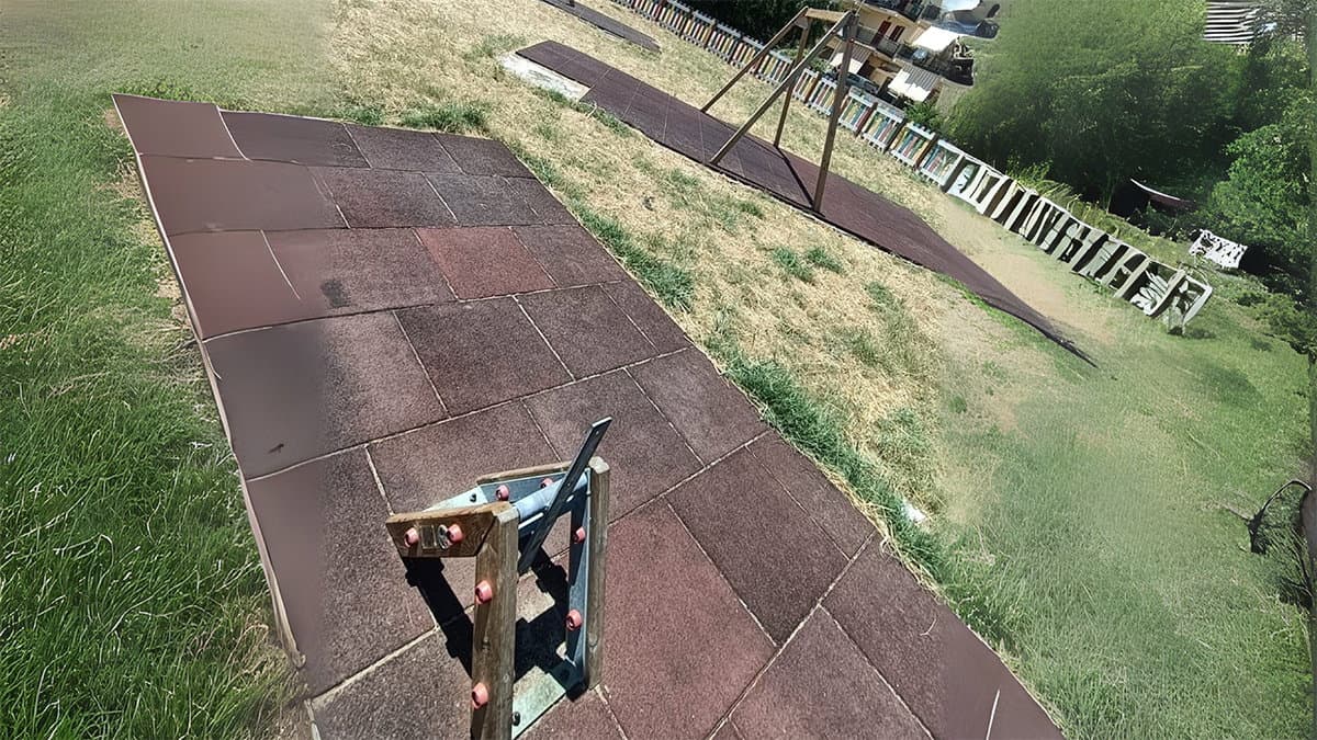 Parco giochi perennemente vandalizzato. Ora dobbiamo decidere: vincono loro o vince la civiltà?